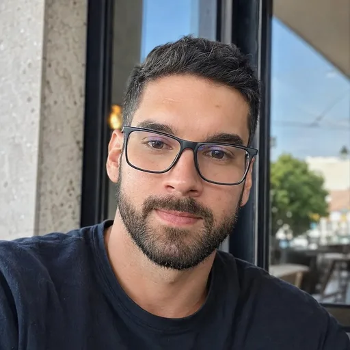 Raúl González, editor de precios de Exynia